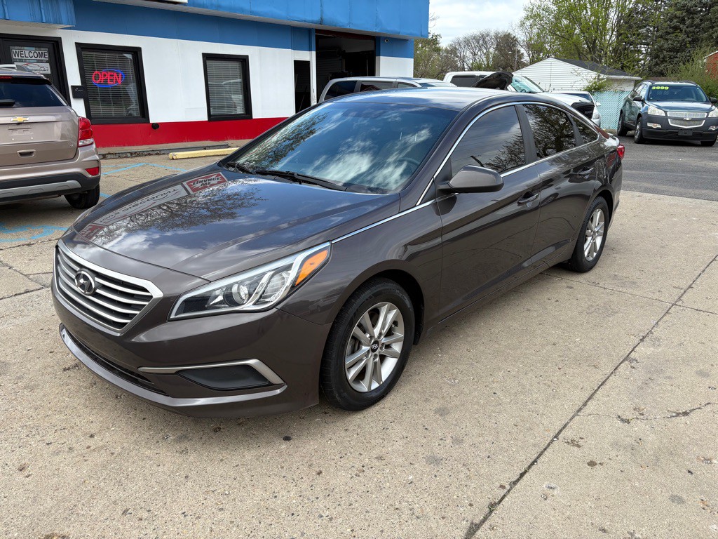 2017 Hyundai Sonata Image 2