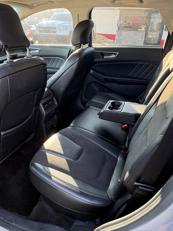 2016 Ford Edge Image 10