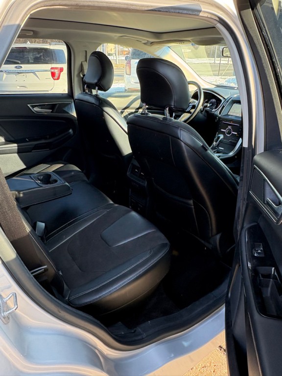 2016 Ford Edge Image 11