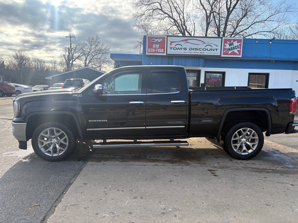 2018 GMC Sierra Image 2