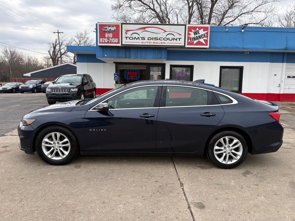 2017 Chevrolet Malibu Image 2