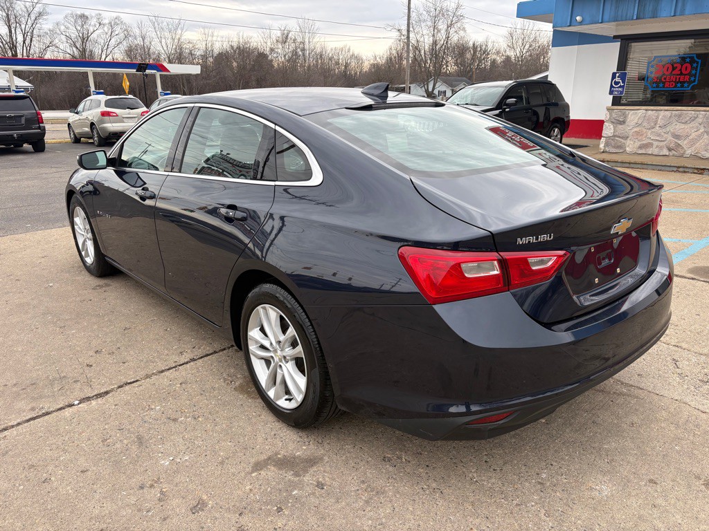 2017 Chevrolet Malibu Image 3