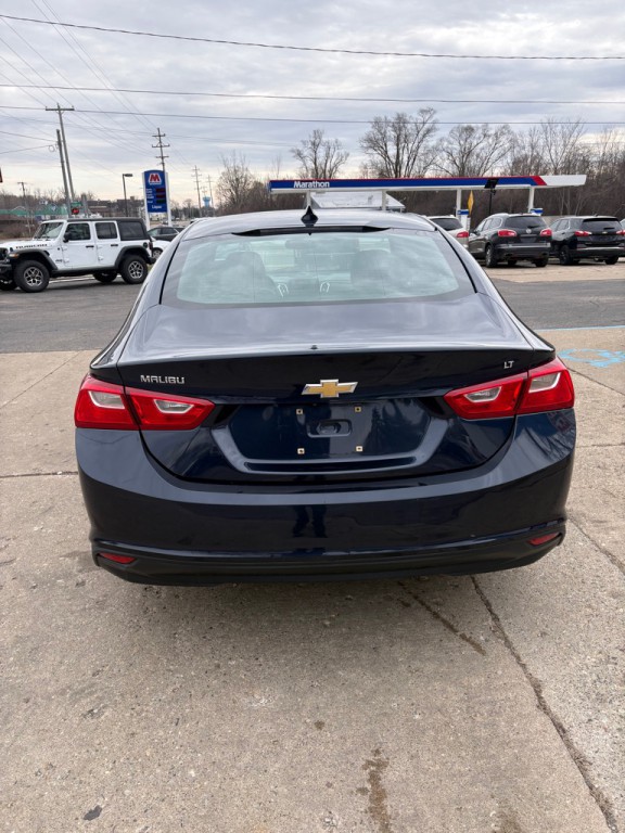 2017 Chevrolet Malibu Image 4