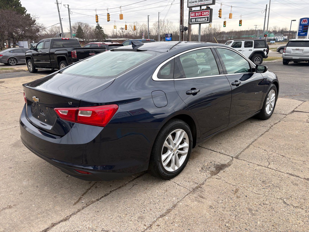 2017 Chevrolet Malibu Image 5