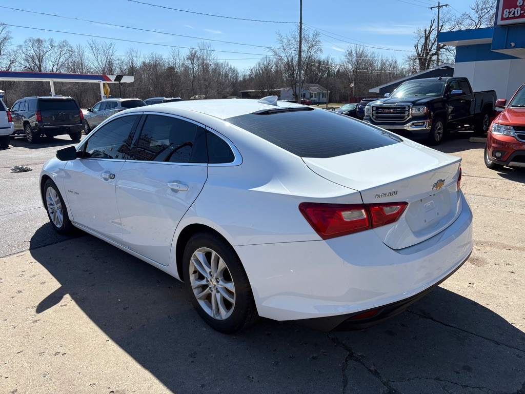 2017 Chevrolet Malibu Image 3