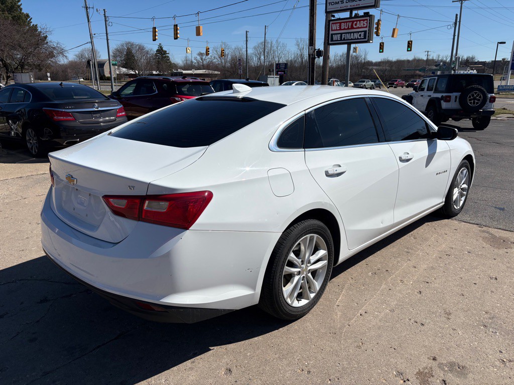 2017 Chevrolet Malibu Image 5