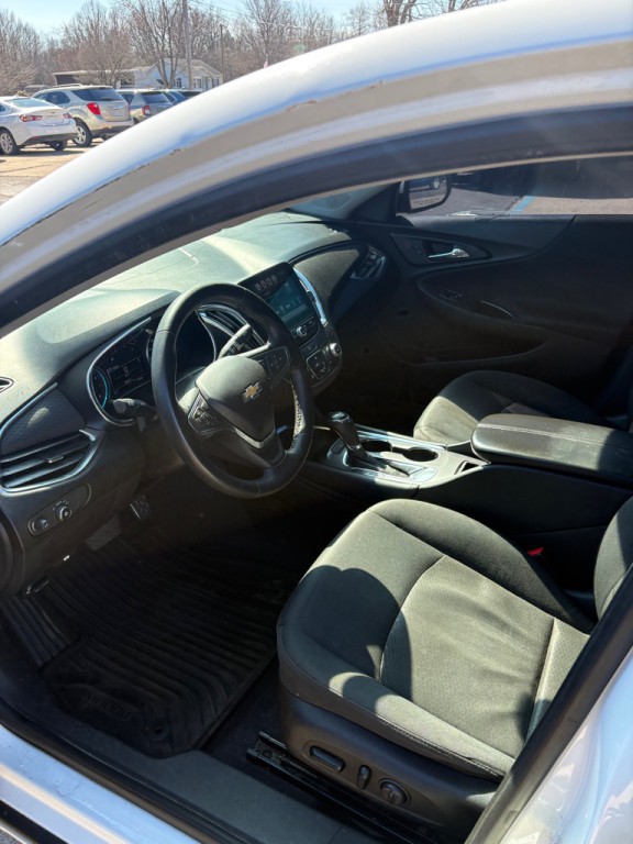 2017 Chevrolet Malibu Image 9