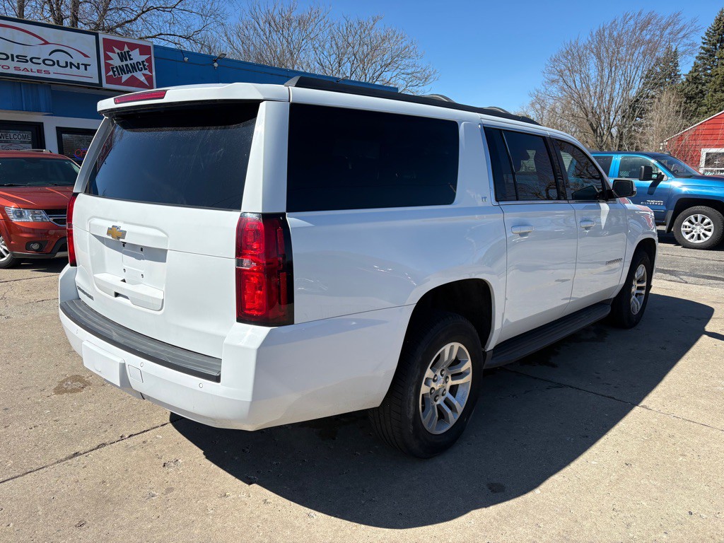 2018 Chevrolet Suburban Image 4