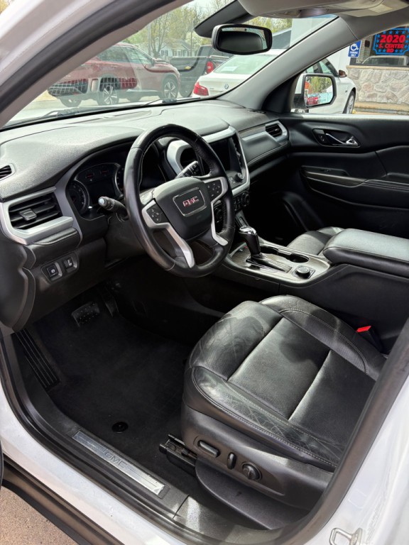 2017 GMC Acadia Image 9