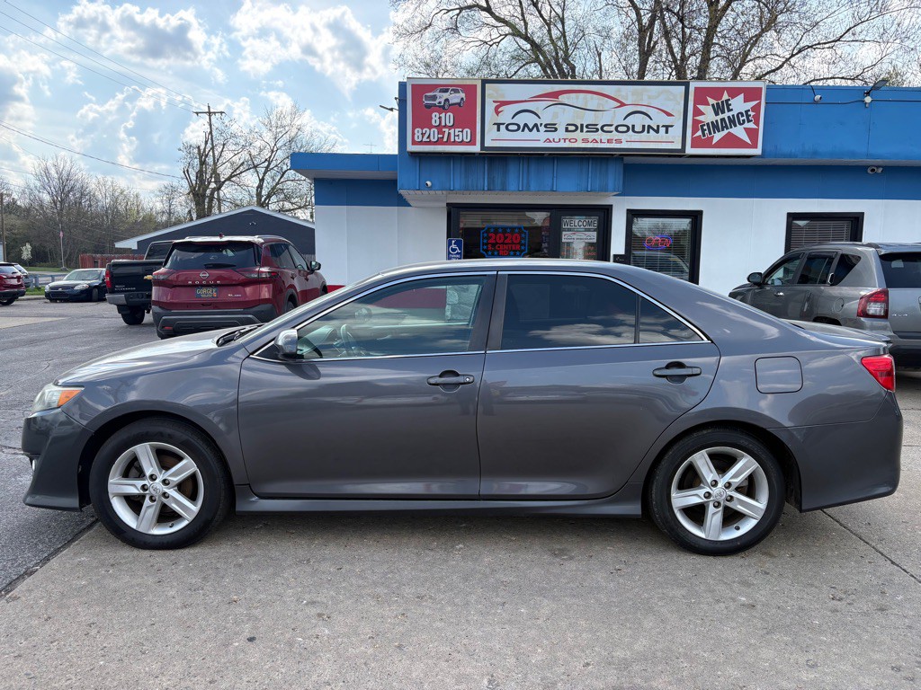 2014 Toyota Camry Image 2