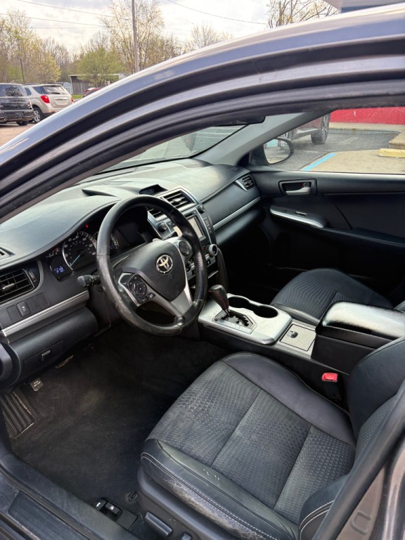 2014 Toyota Camry Image 9
