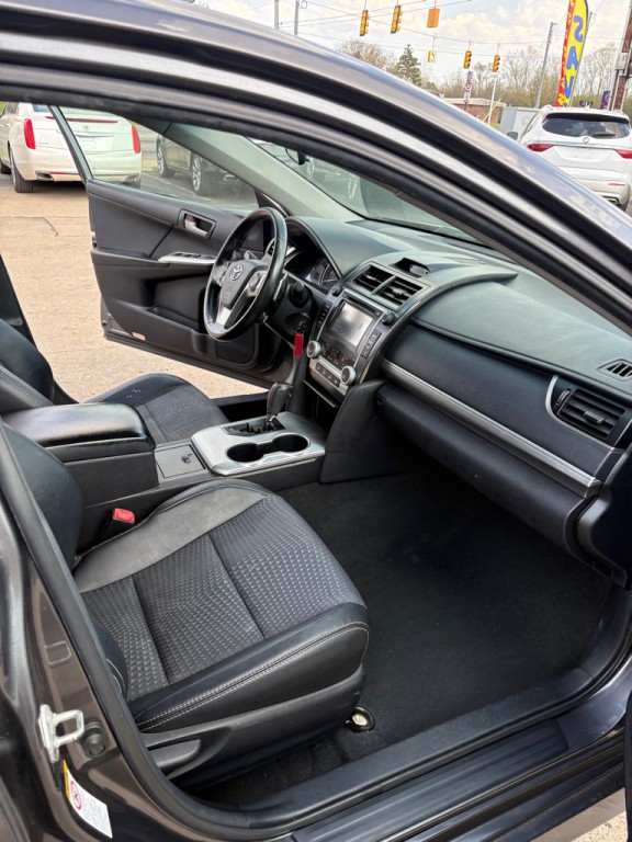 2014 Toyota Camry Image 12