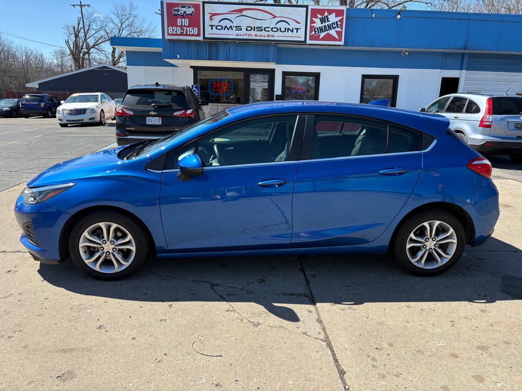 2019 Chevrolet Cruze Image 2