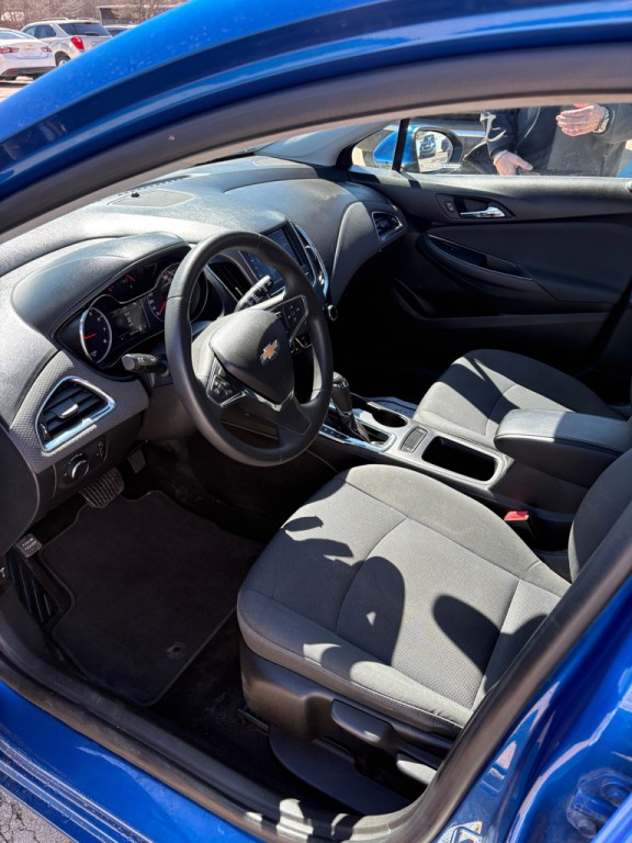 2019 Chevrolet Cruze Image 9