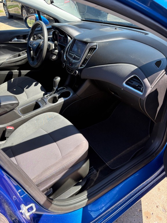 2019 Chevrolet Cruze Image 12