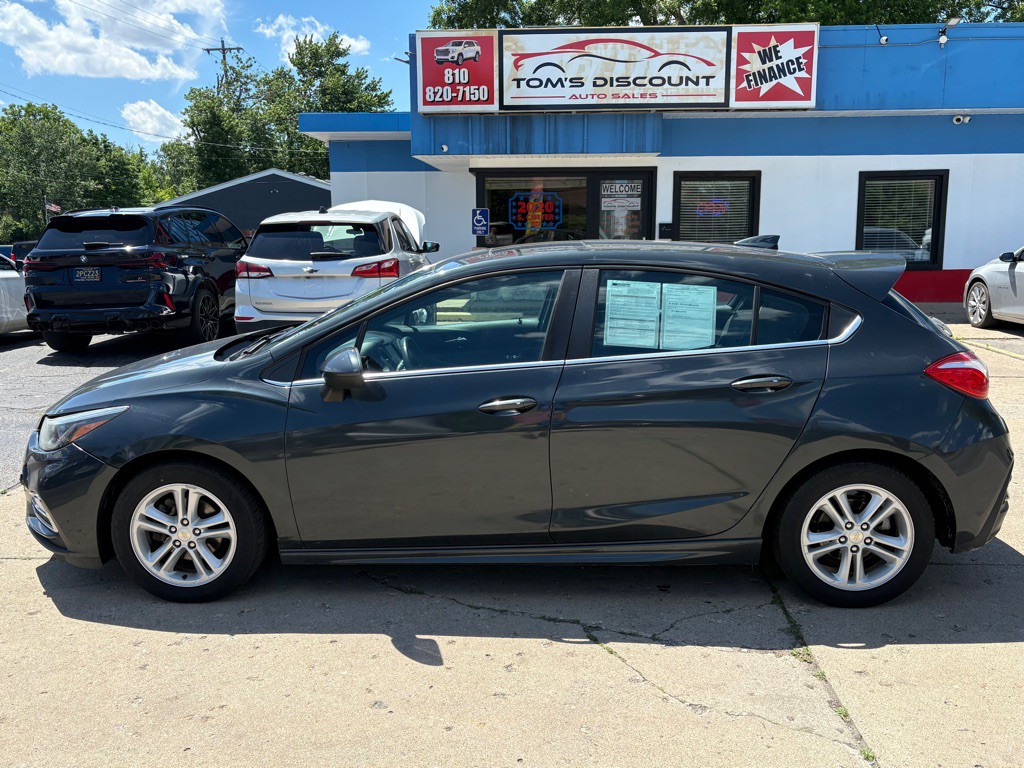 2017 Chevrolet Cruze Image 2