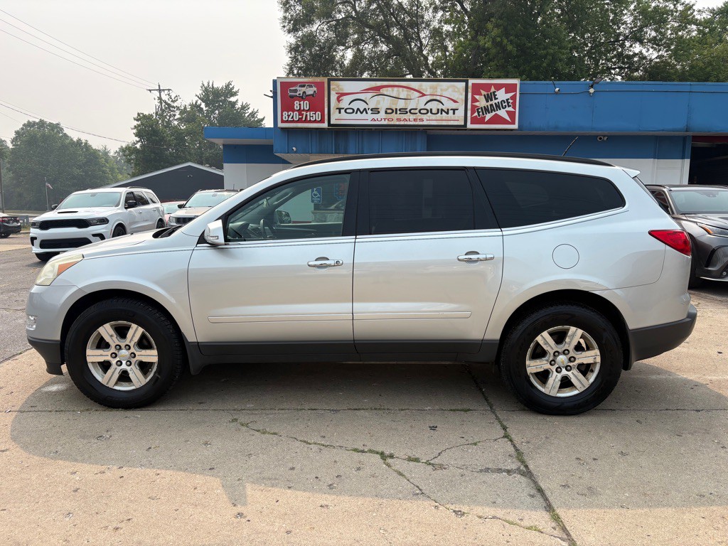 2011 Chevrolet Traverse Image 2