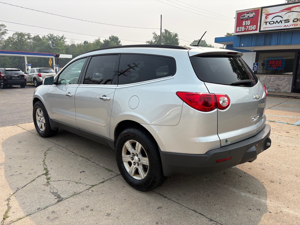 2011 Chevrolet Traverse Image 3