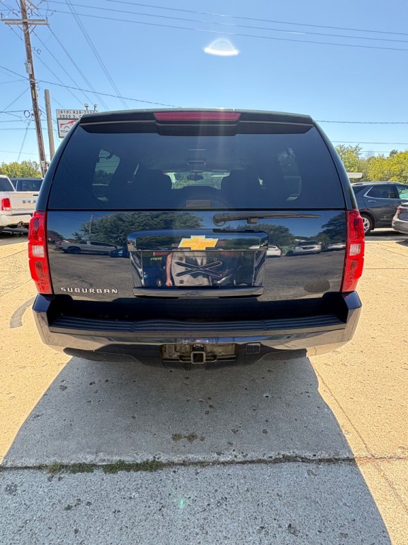 2013 Chevrolet Suburban Image 4
