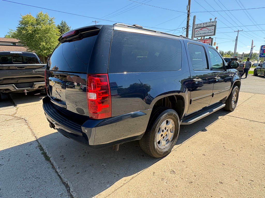 2013 Chevrolet Suburban Image 5