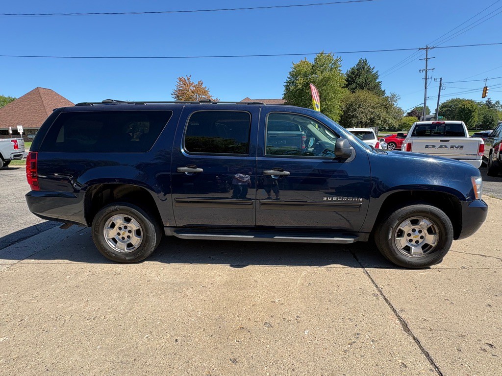 2013 Chevrolet Suburban Image 6