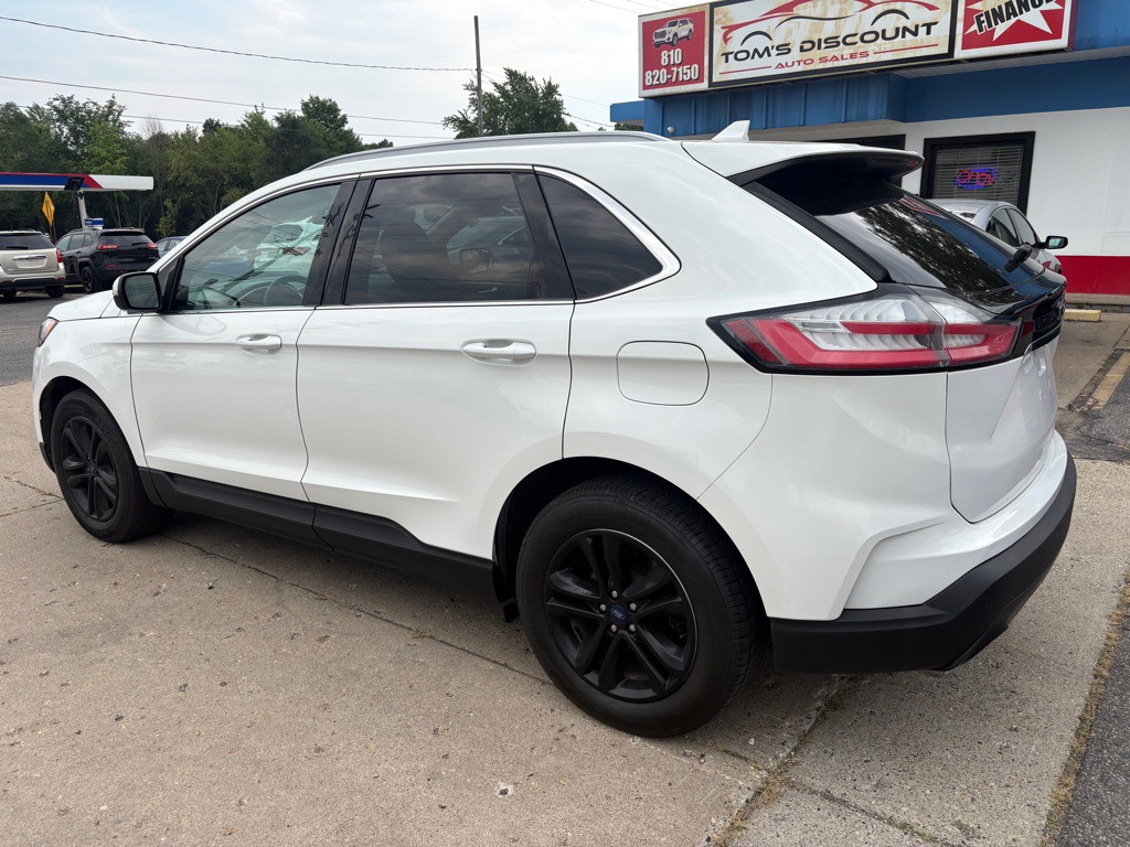 2020 Ford Edge Image 2