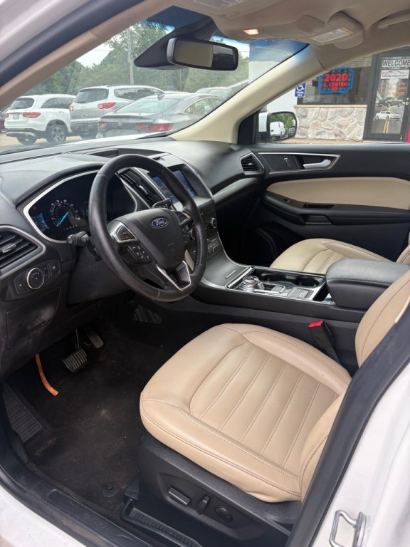2020 Ford Edge Image 8