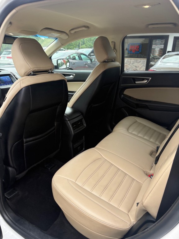 2020 Ford Edge Image 9