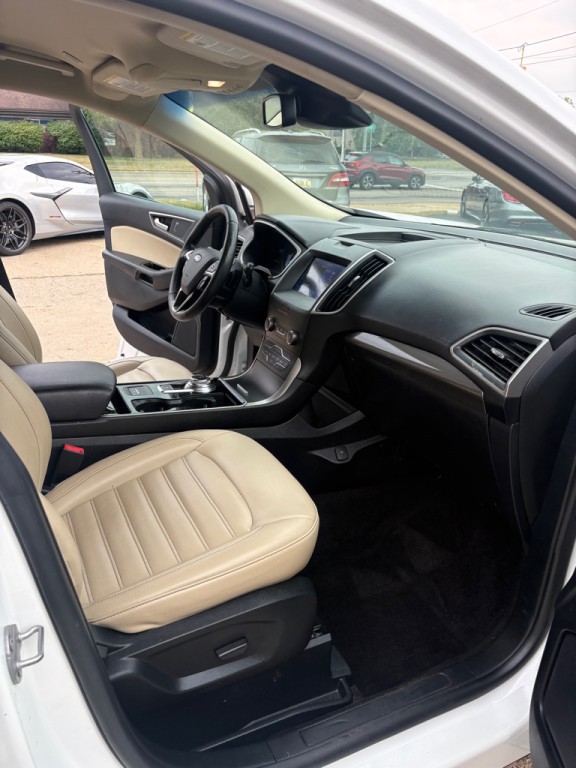 2020 Ford Edge Image 11