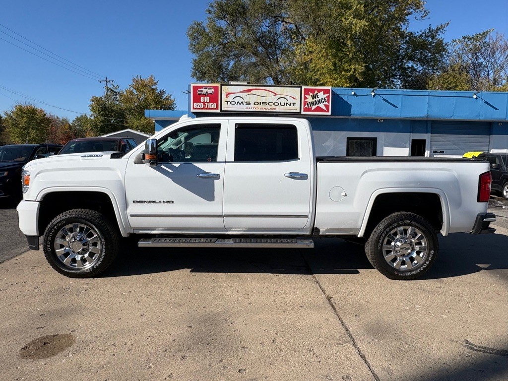 2017 GMC Sierra Image 2