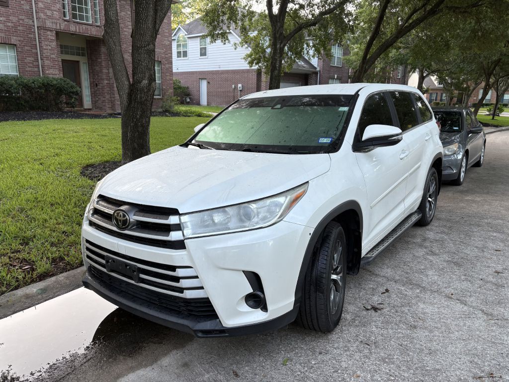 2017 Toyota Highlander Image 2