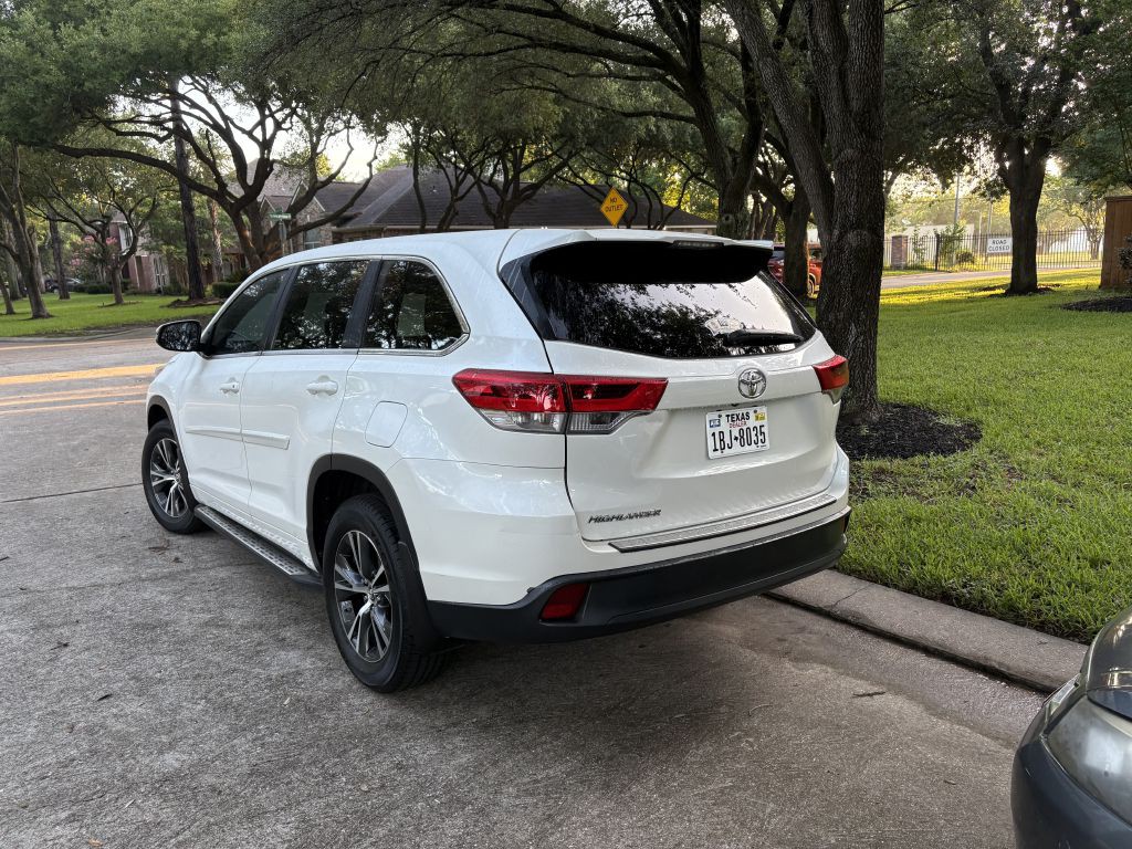 2017 Toyota Highlander Image 3