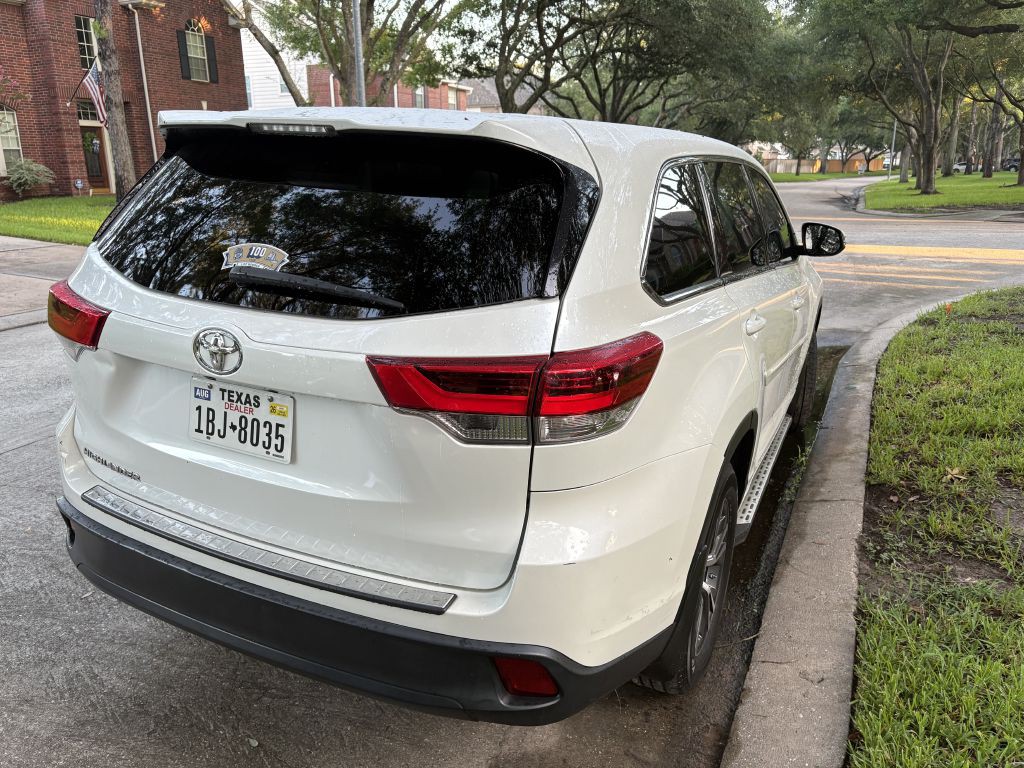 2017 Toyota Highlander Image 4