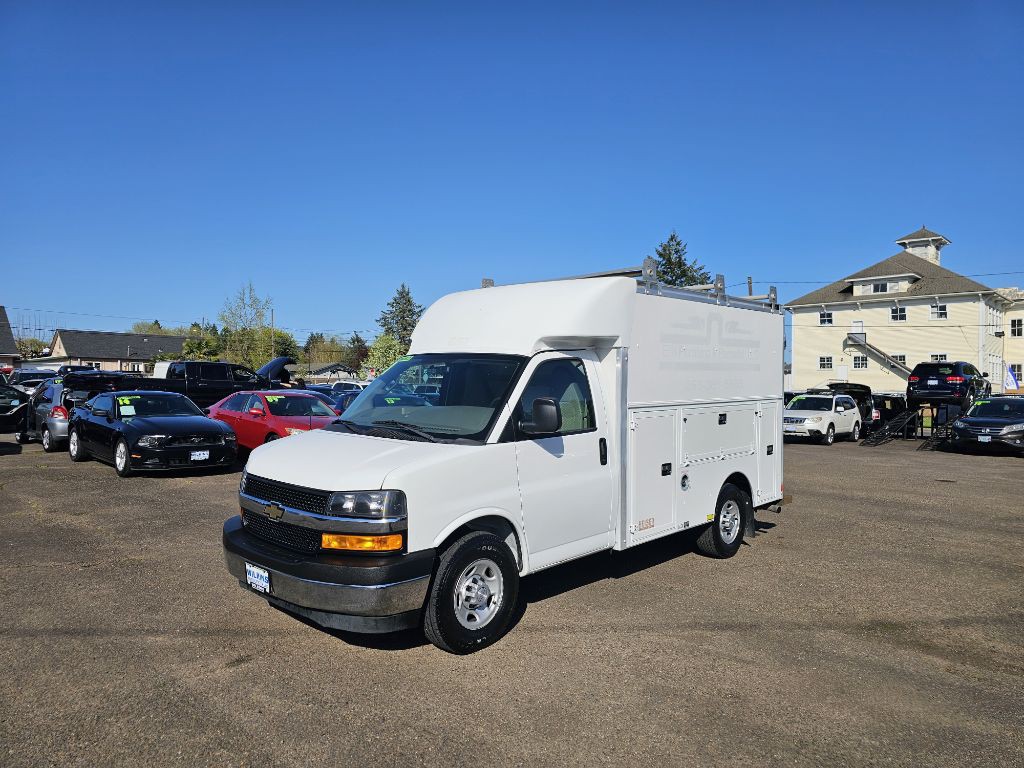 2017 Chevrolet Express Image 1