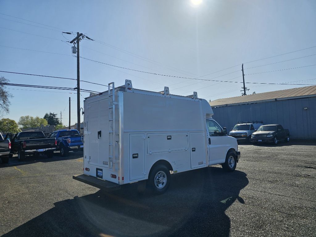 2017 Chevrolet Express Image 5