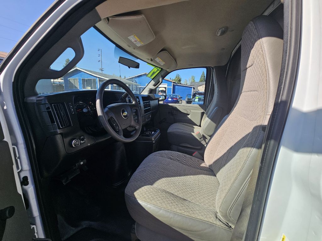 2017 Chevrolet Express Image 9