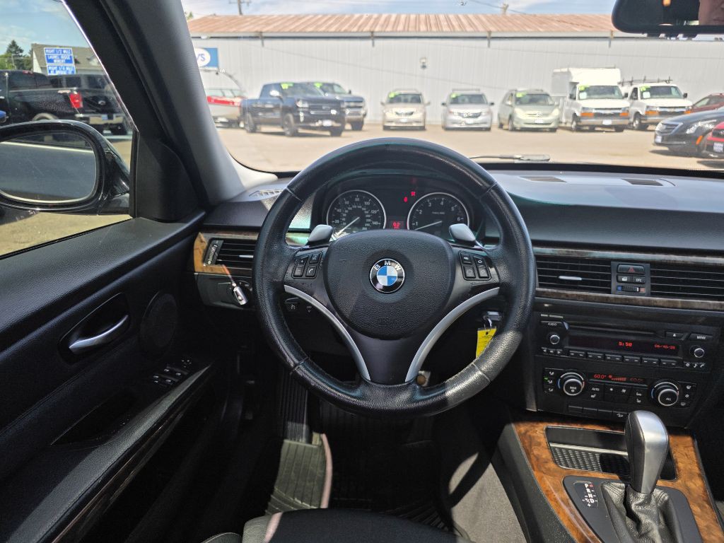 2010 BMW 3 Series Image 11