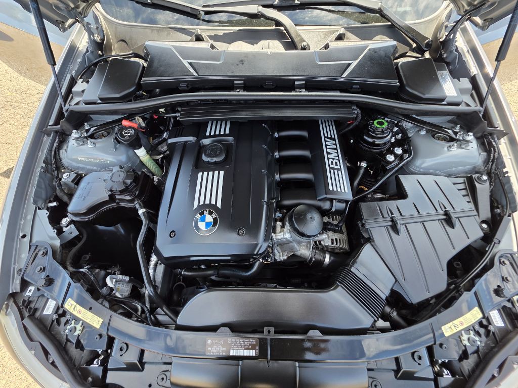 2010 BMW 3 Series Image 20