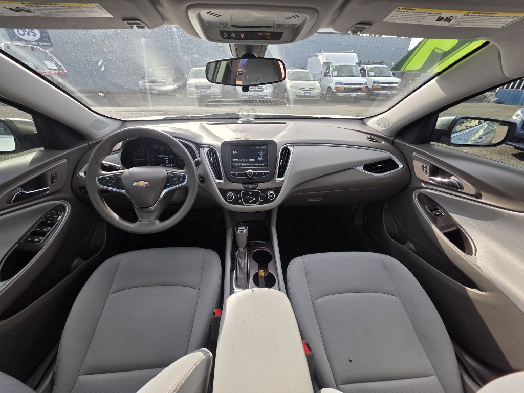2017 Chevrolet Malibu Image 9