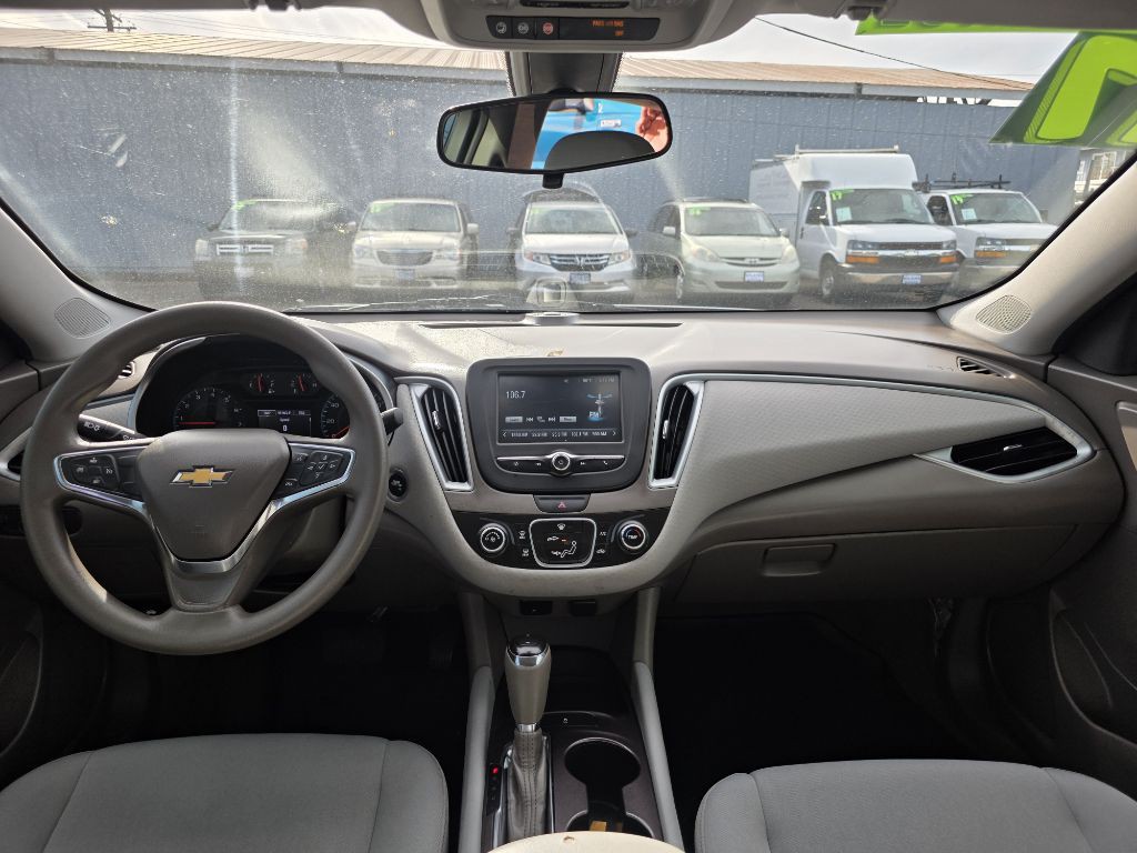2017 Chevrolet Malibu Image 10