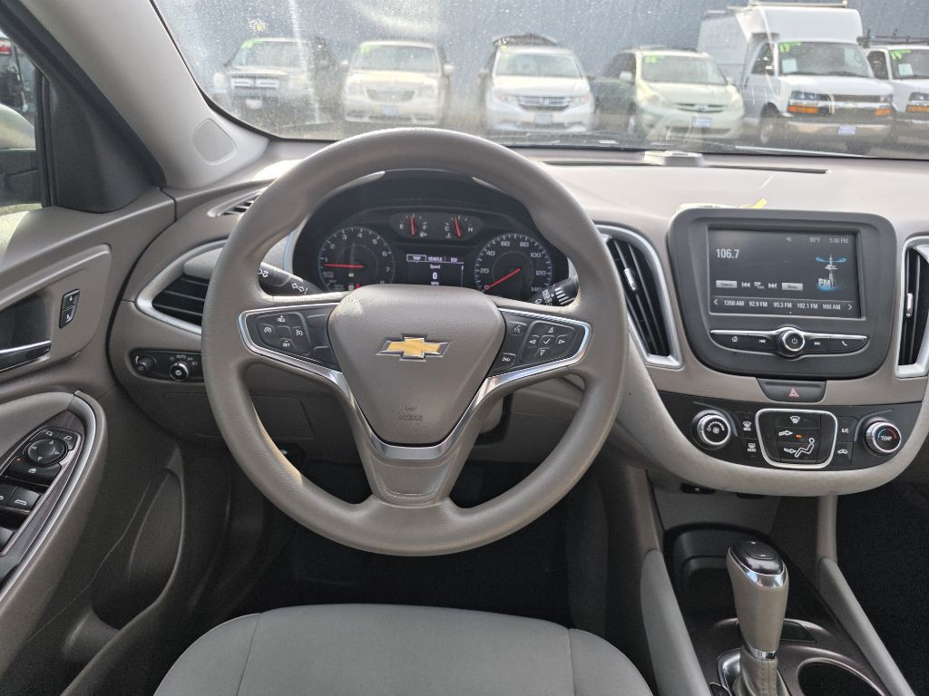 2017 Chevrolet Malibu Image 11