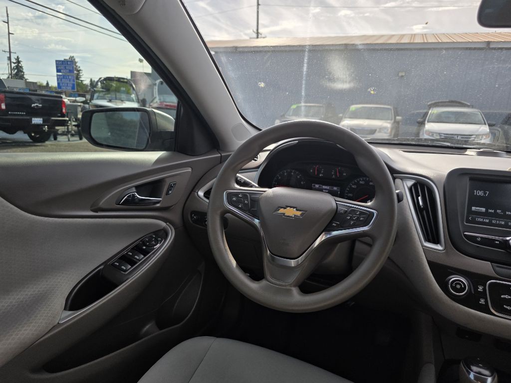2017 Chevrolet Malibu Image 12