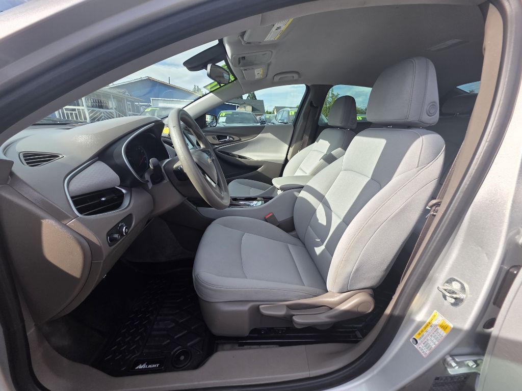 2017 Chevrolet Malibu Image 14
