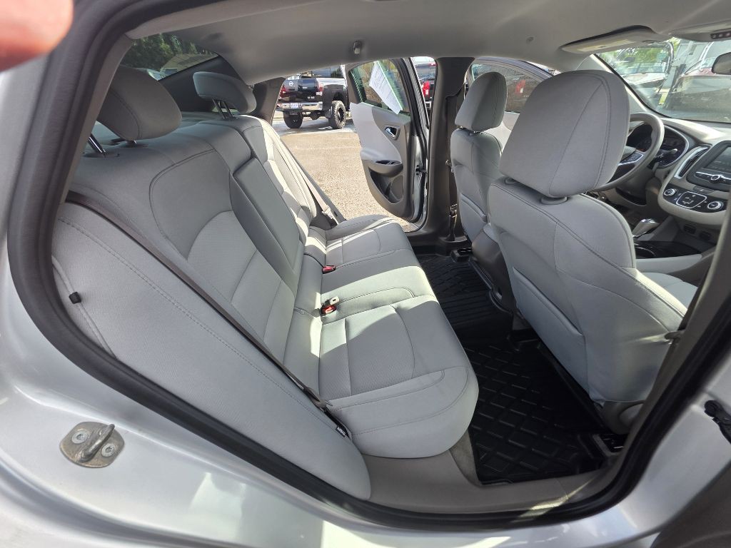 2017 Chevrolet Malibu Image 16