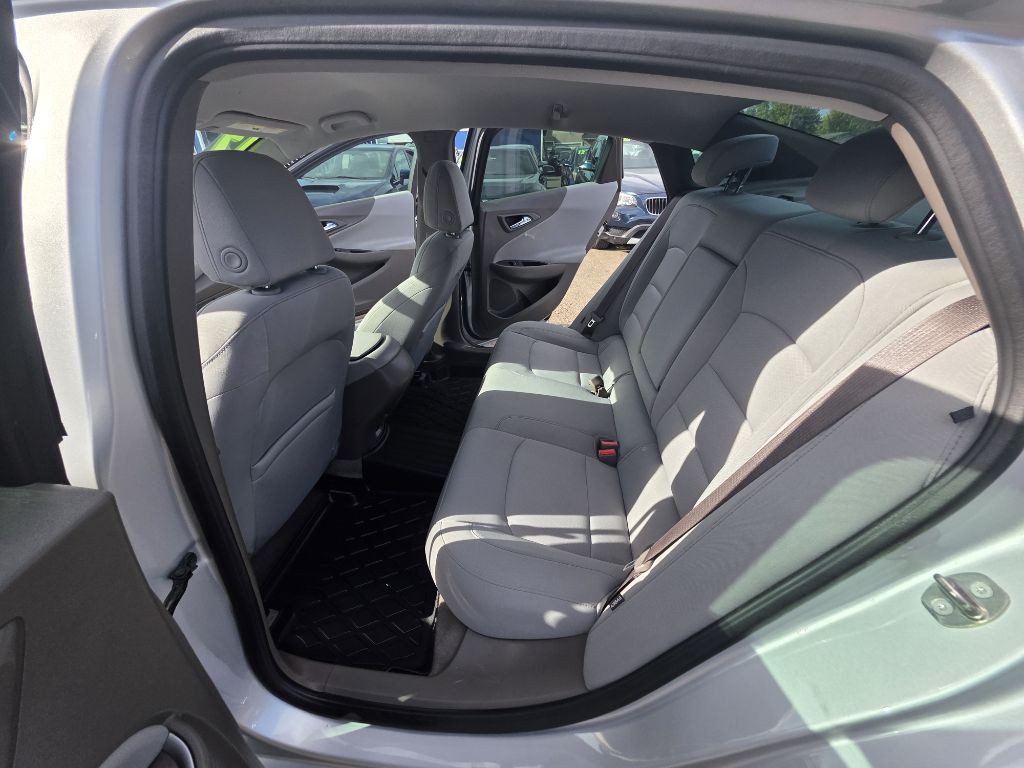 2017 Chevrolet Malibu Image 17