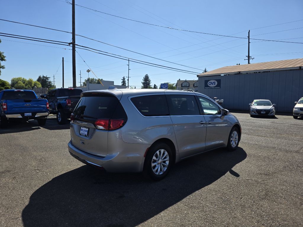 2019 Chrysler Pacifica Image 2