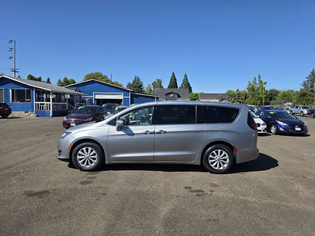 2019 Chrysler Pacifica Image 8