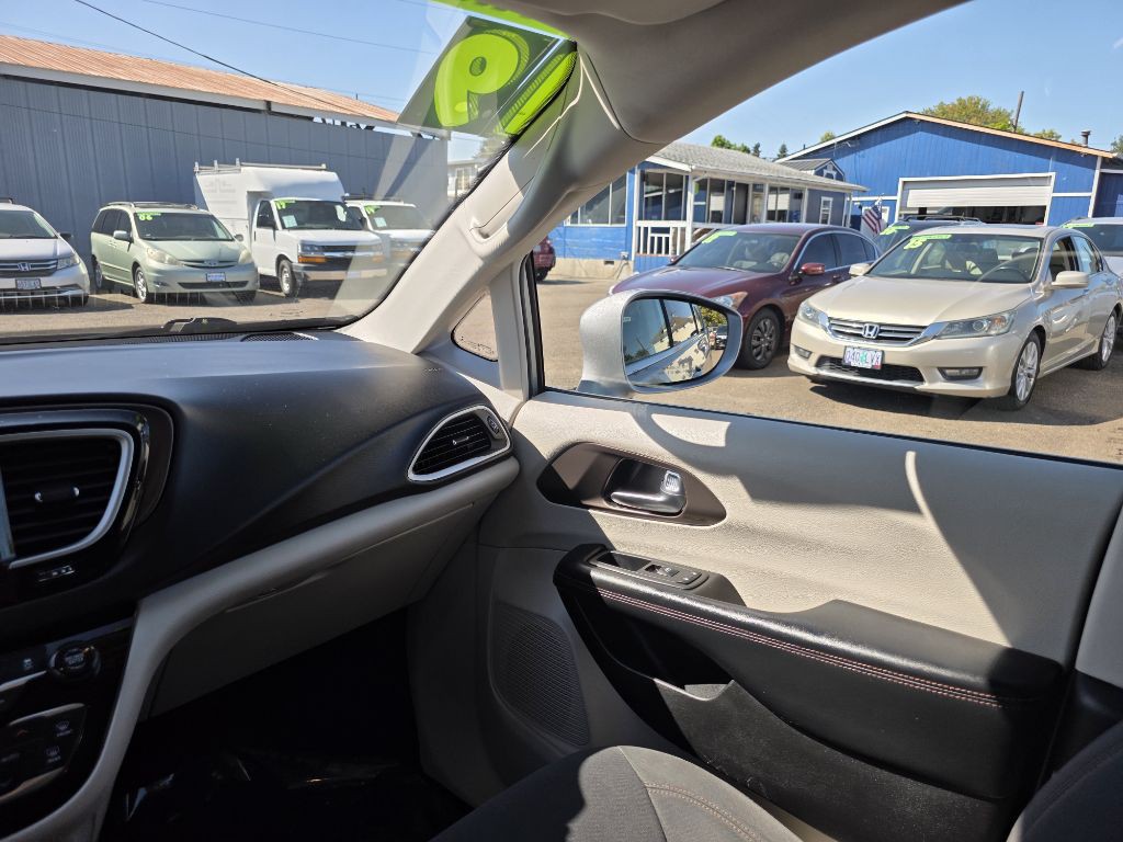2019 Chrysler Pacifica Image 11