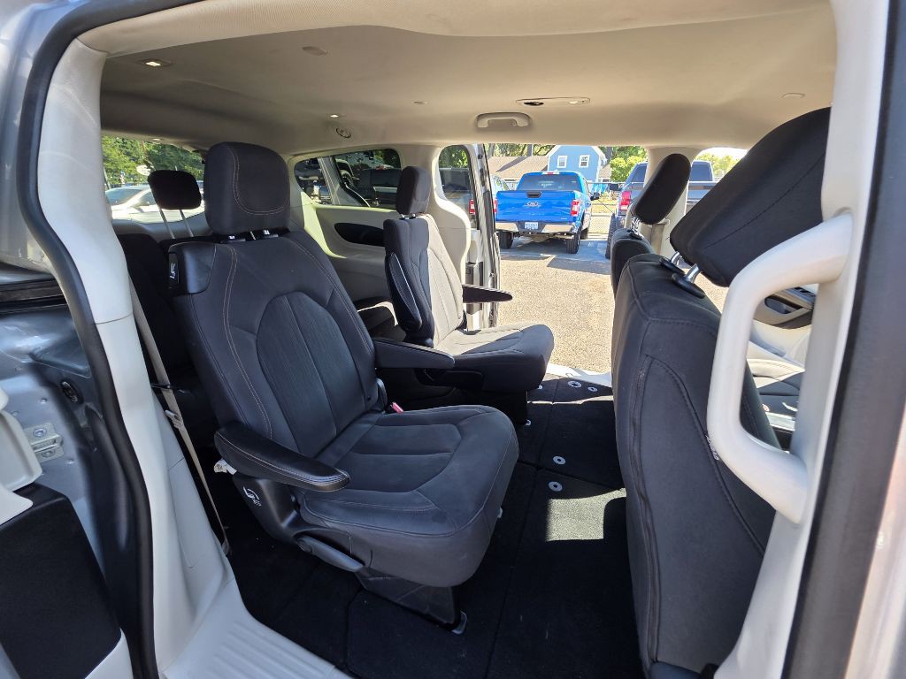 2019 Chrysler Pacifica Image 16