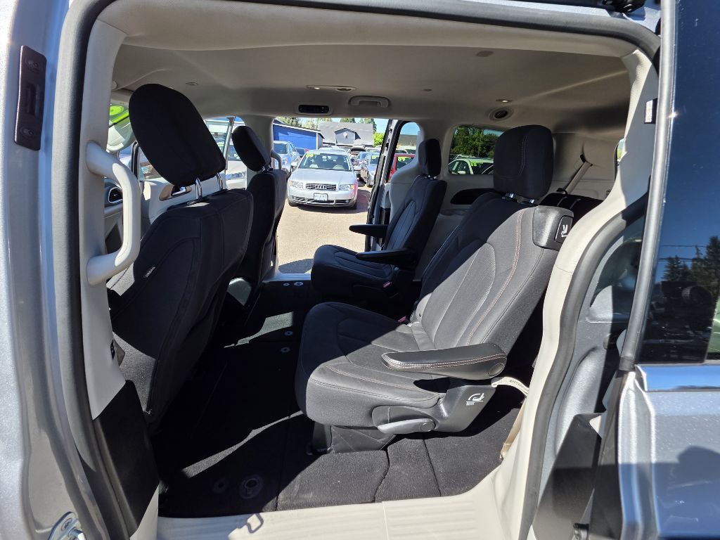 2019 Chrysler Pacifica Image 17
